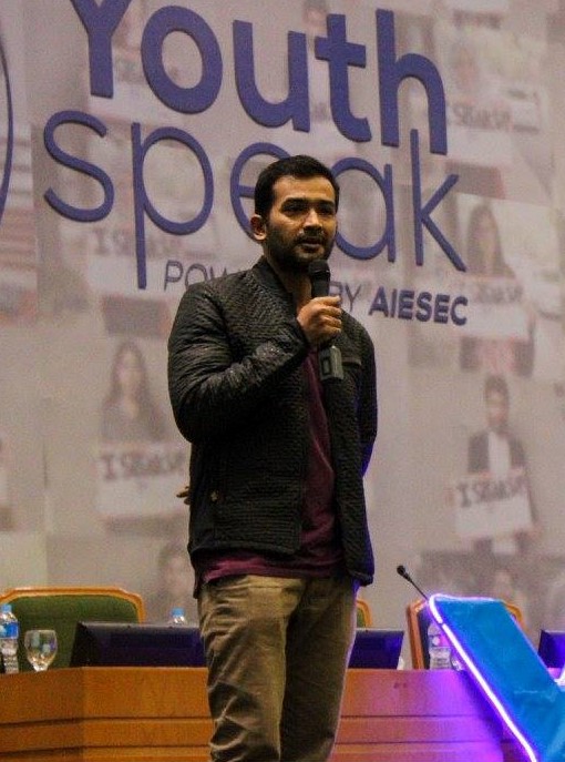 EducationUSA adviser, Omer Zulfikar speaking at an event