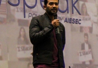 EducationUSA adviser, Omer Zulfikar speaking at an event